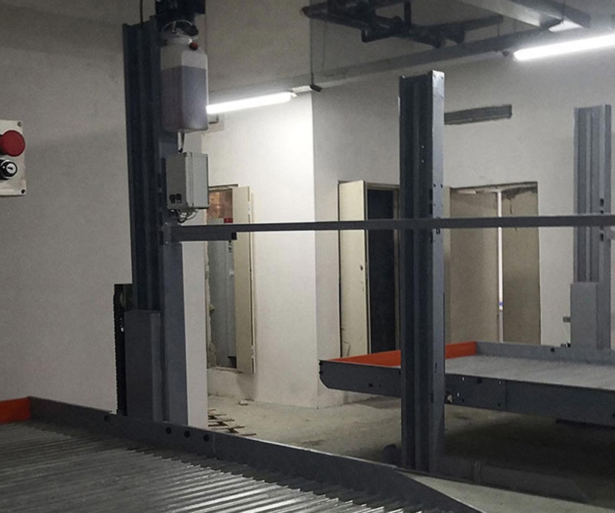 白銀地下室升降式機(jī)械式停車庫(kù)出租
