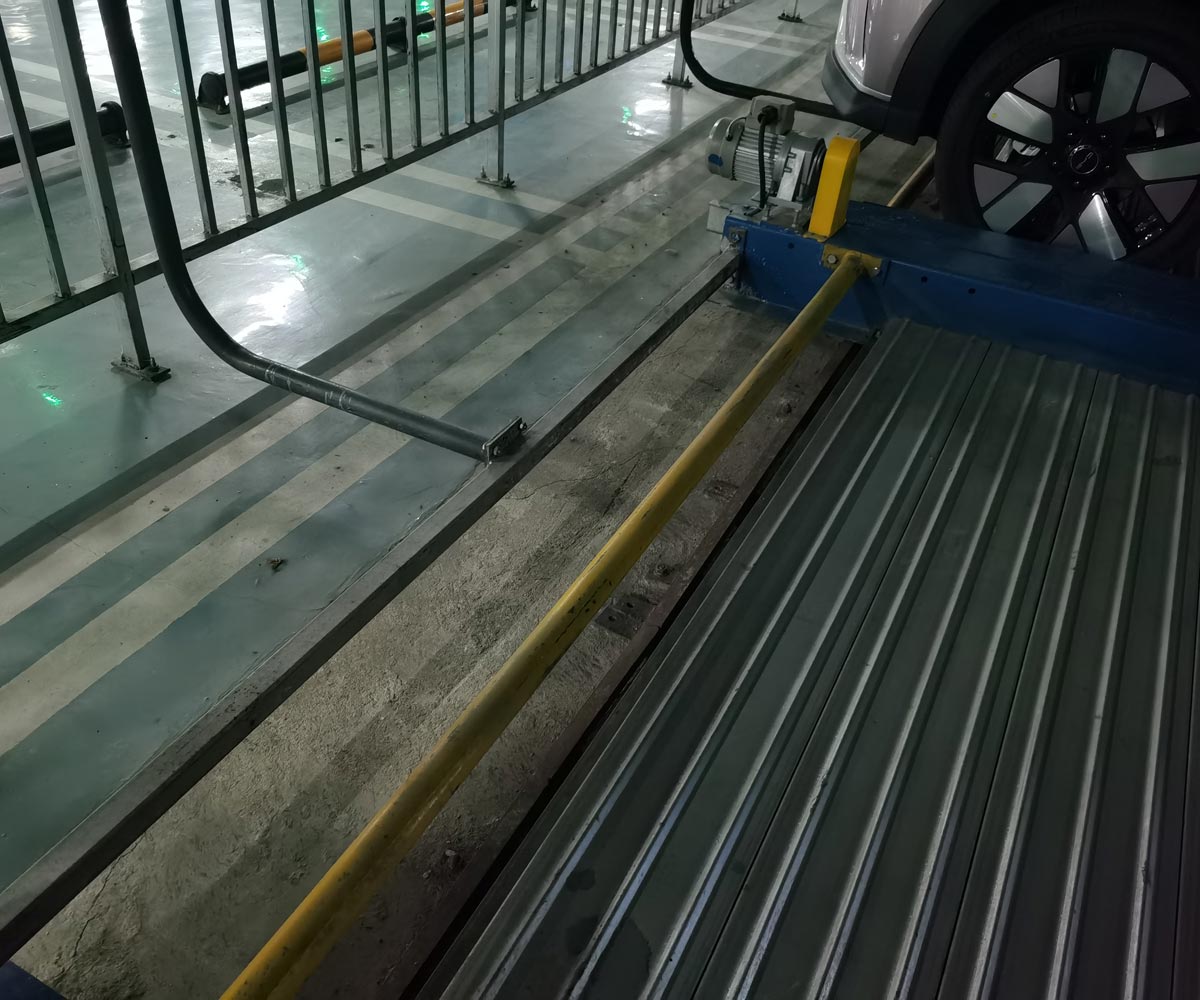 興平四層帶一層地坑升降橫移式自動(dòng)立體停車庫(kù)